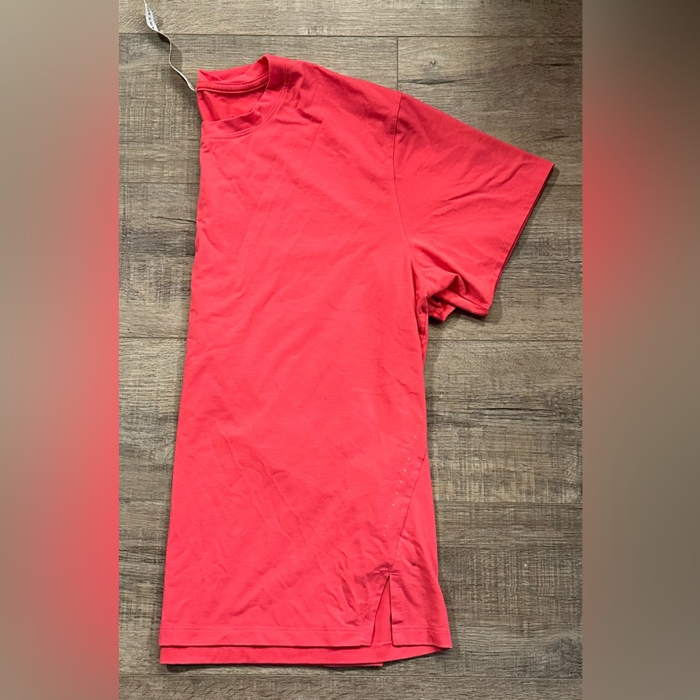 Lululemon hot pink relaxed-fit Trail Running t-shirt size 12 - Picture 5 of 6